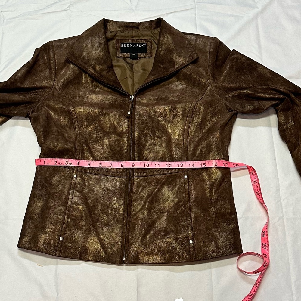 Bernardo Brown Ladies Leather Jacket Gold Metallic W| Pockets Jacket Size M EUC - Picture 12 of 13